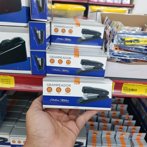 Grampeador de metal para 20 fls