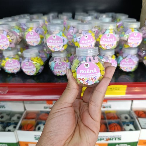 Borracha em formato de letras