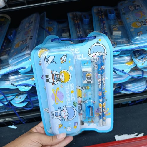 Kit estojo, régua, lápis, apontador e borracha