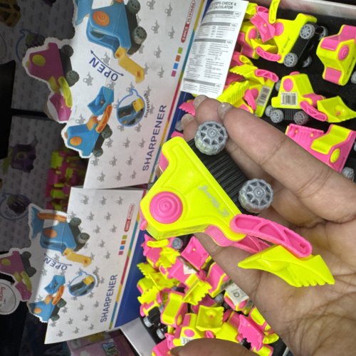 APONTADOR DE LAPIS FORMATO DE TRATOR