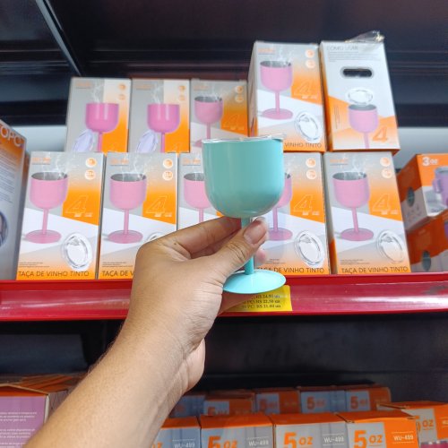 Taça para vinho tinto com tampa