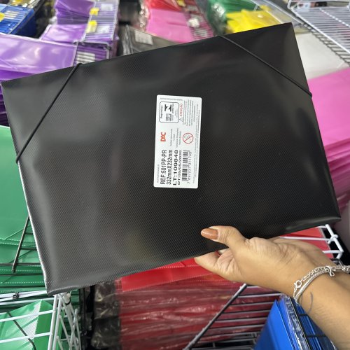 PASTA DE PLÁSTICO PRETA