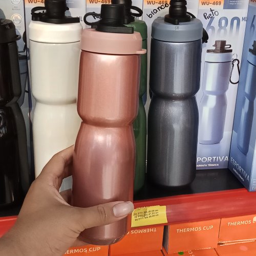 Garrafa térmica esportiva com alça 680ml