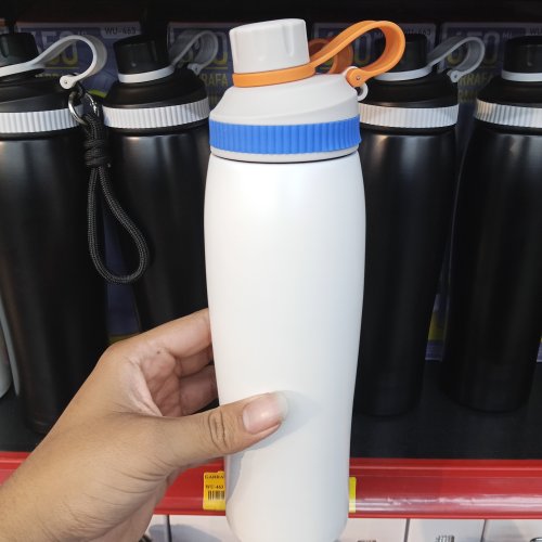 Garrafa isotérmica de metal com alça 650ml