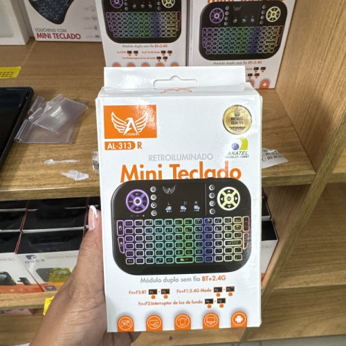 MINI TECLADO PORTÁTIL C/ ILUMINAÇÃO